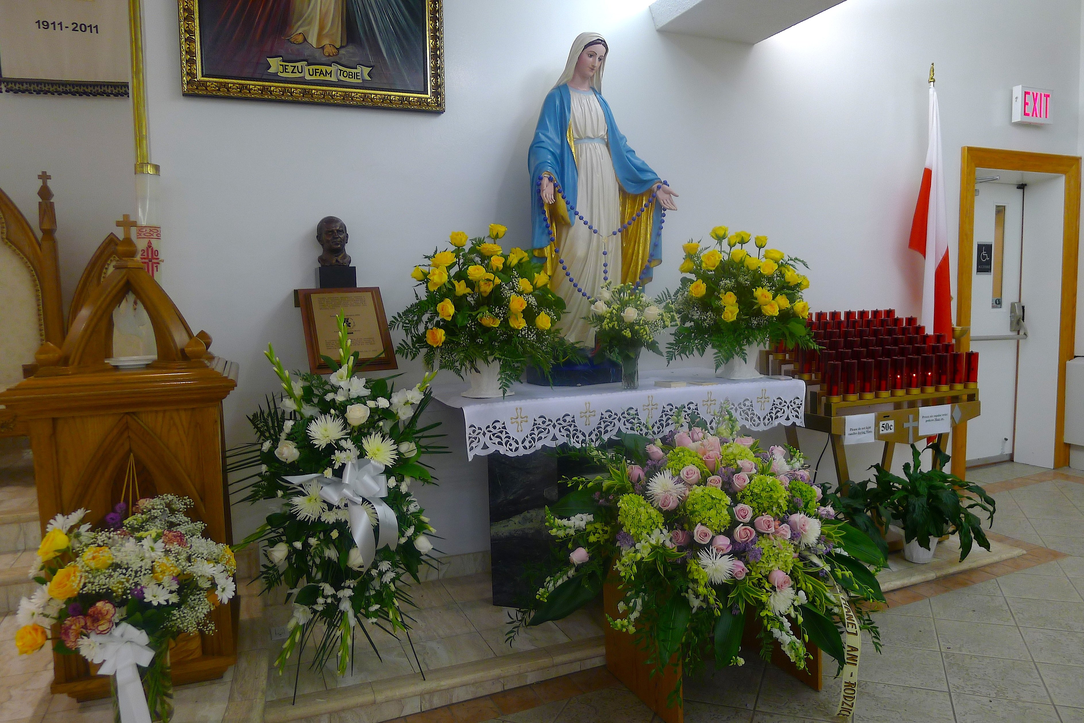 Side altar of Blessed Virgin Mary
