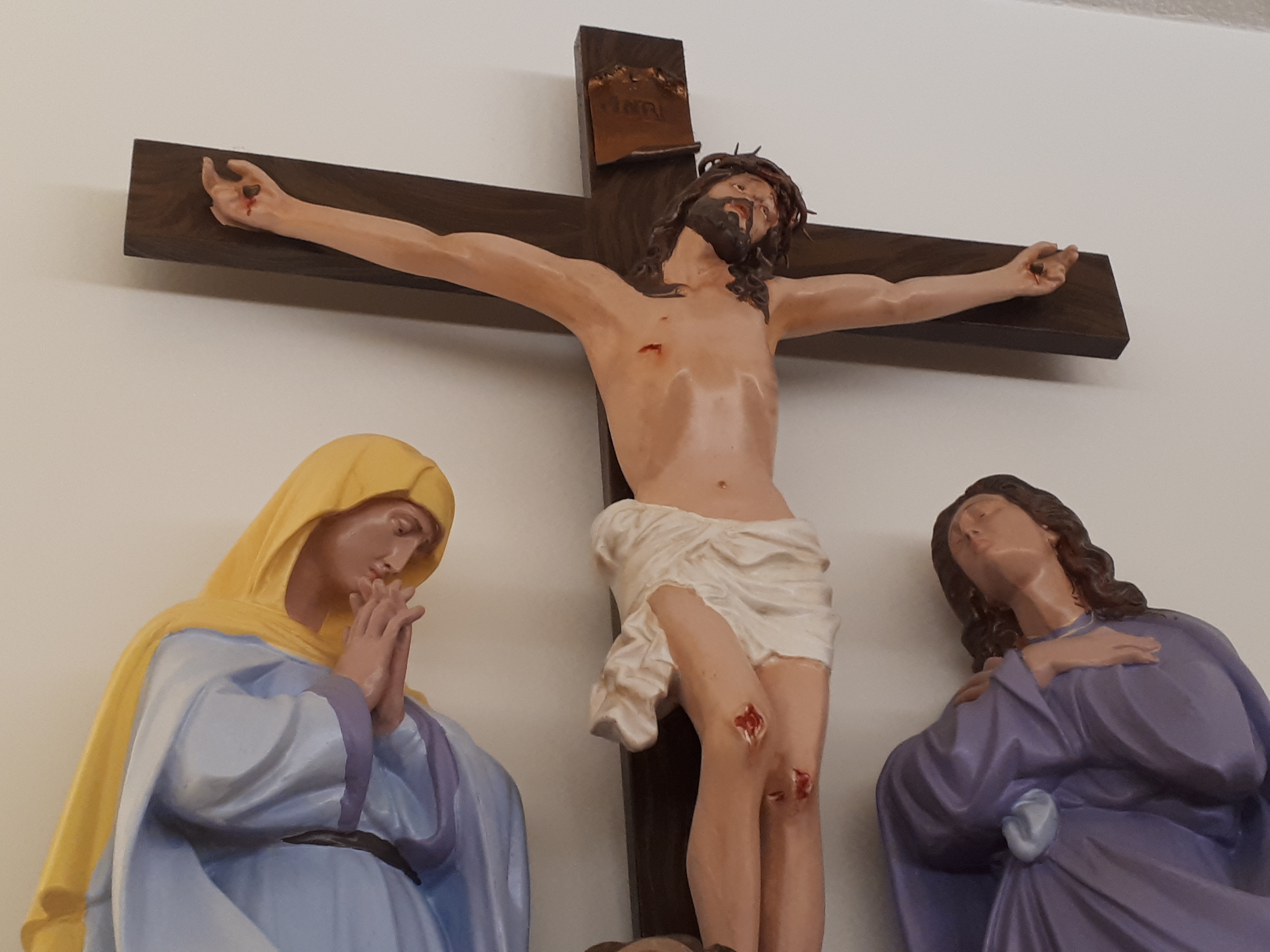 Jesus dies on the cross